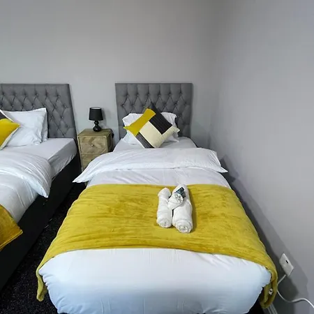 Meridian Apartment *